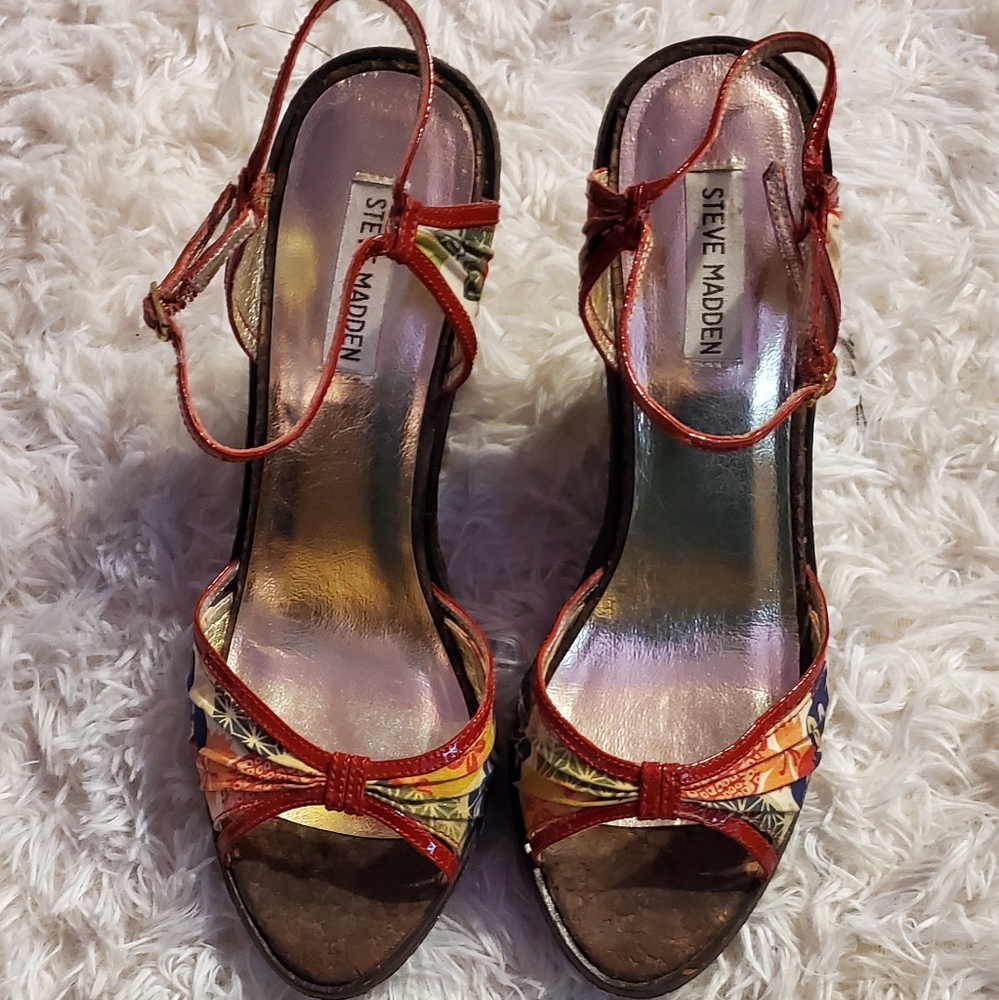 Red floral Steve Madden sandals wedge size 10